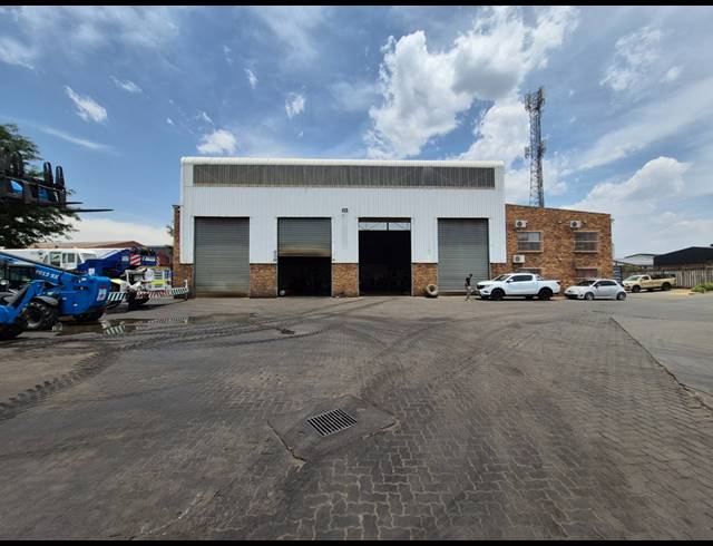 1,062M² FACTORY FOR SALE IN APEX